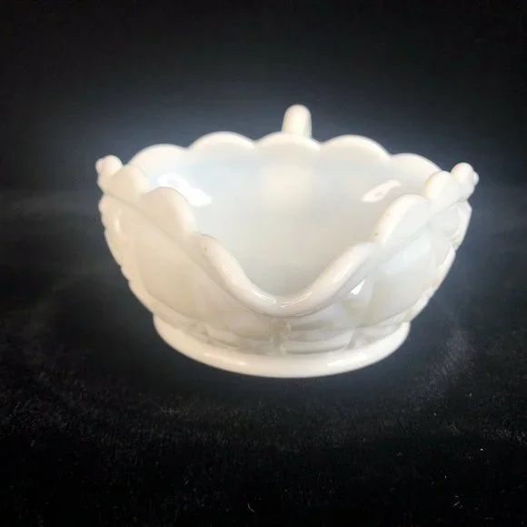 Fenton Block And Star Milk Glass Triangle Candy Dish Bowl Round Handle Vintage - Picture 4 of 9